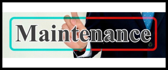 スーツ姿の人物が指差す“Maintenance”の文字と枠が強調されたイメージ